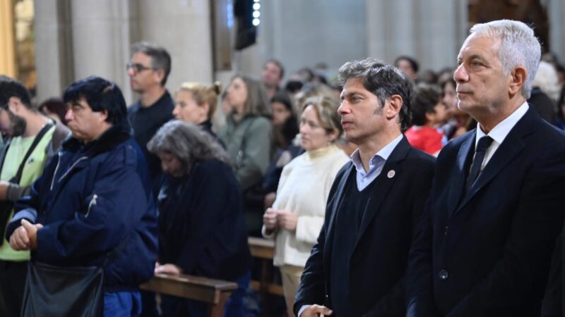 Junto a Kicillof, Alak participó de la misa por el eterno descanso del Papa Francisco: “La ciudad está conmovida”