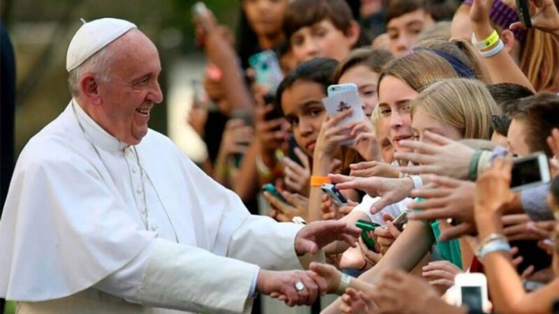 La rectora de la UCALP, Rita Gajate expresó que el Papa Francisco:» Predicó con ojos de misericordia»