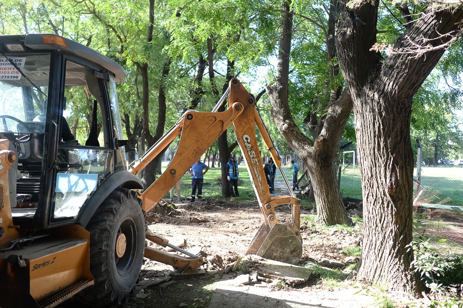 La Plata: demolieron un quincho emplazado en el parque San Martín y recuperaron espacio público