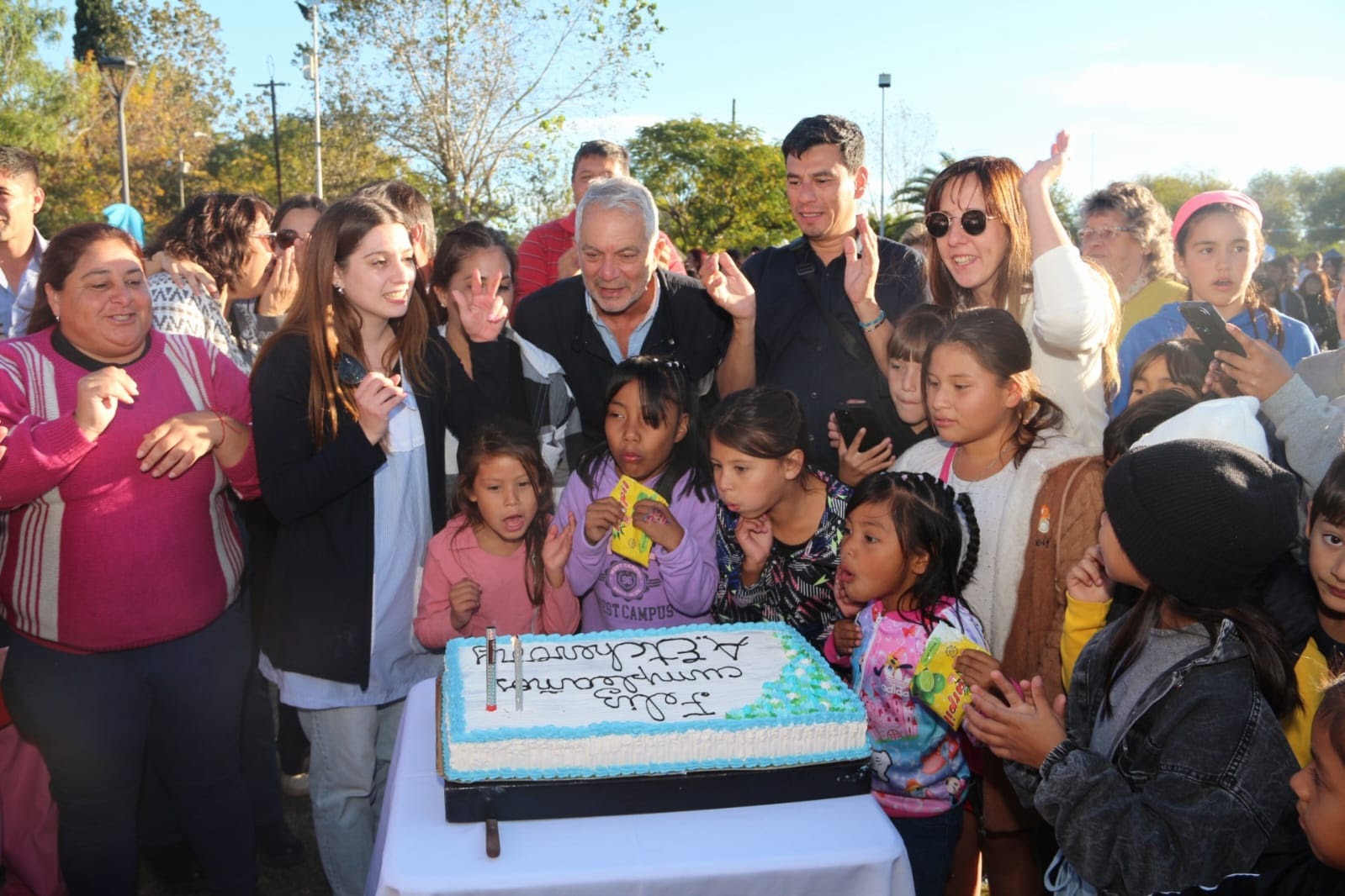 La Plata: en el aniversario de Etcheverry, el intendente Alak anunció obras para la comunidad