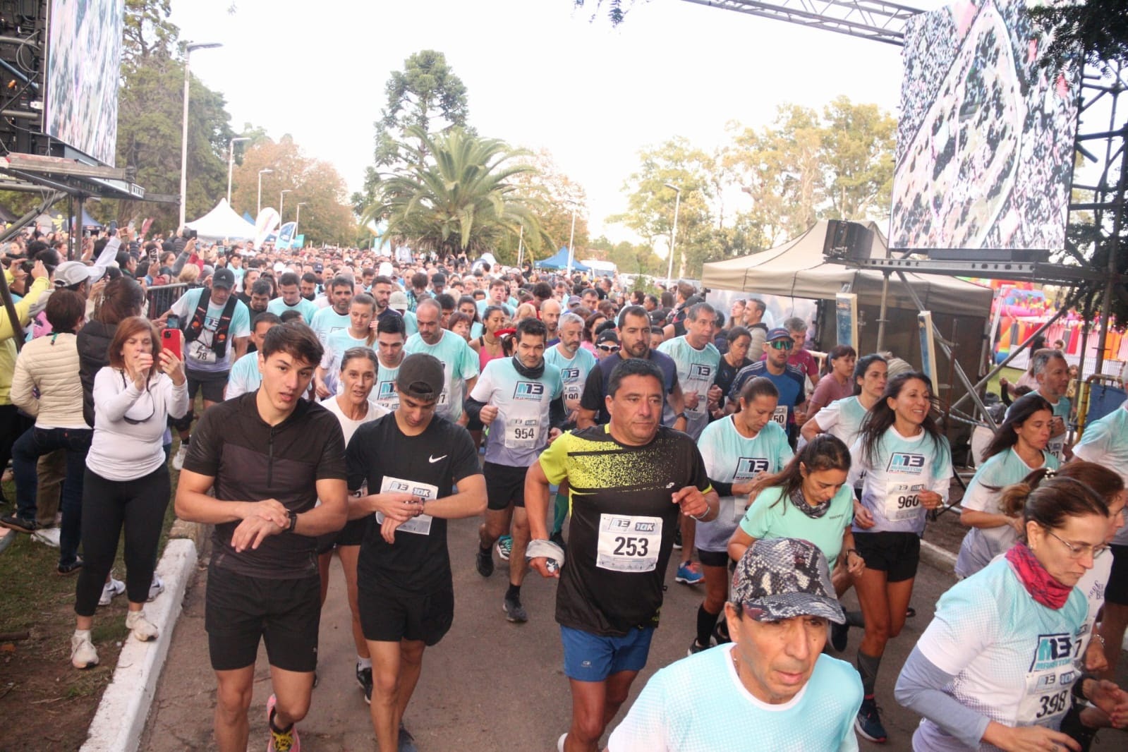 La Plata: miles de familias y atletas corrieron para apoyar al Hospital de Niños