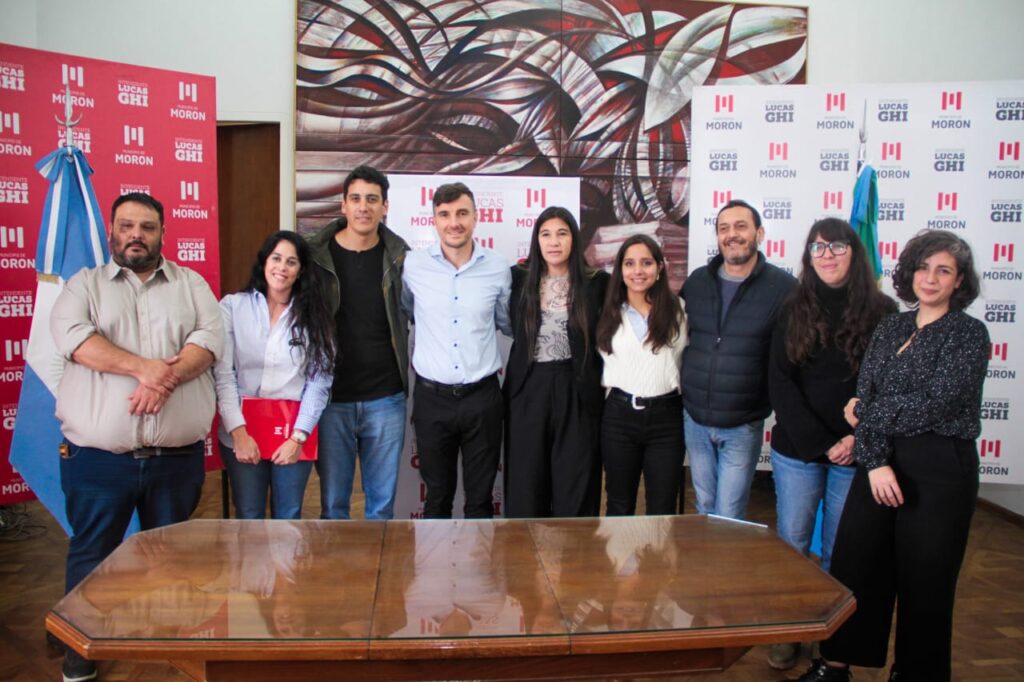 Morón firmó con NAPOSTE S.A. un convenio para impulsar el reciclado de plásticos de difícil tratamiento