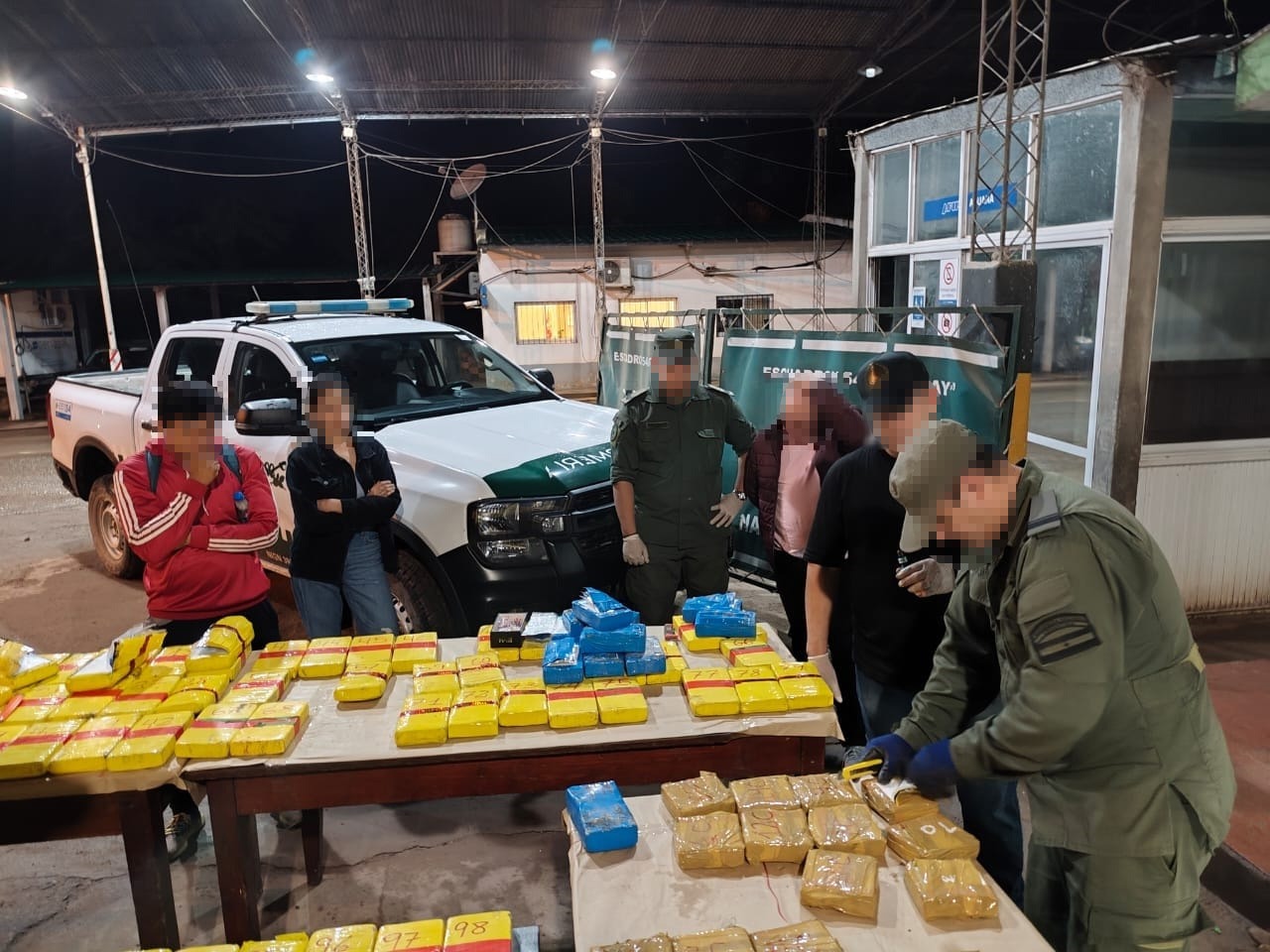 Salta: Gendarmería decomisó más de 160 kilos de cocaína ocultos en una camioneta