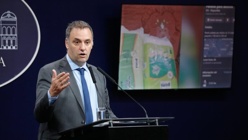 Adorni anunció un nuevo sistema de entrega de pañales para los afiliados al PAMI