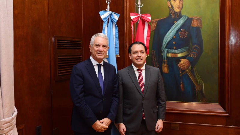 La Plata: Alak y el cónsul de Perú se reunieron para consolidar vínculos culturales