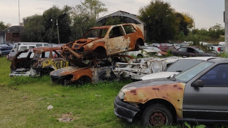 Chau al cementerio de autos en La Plata