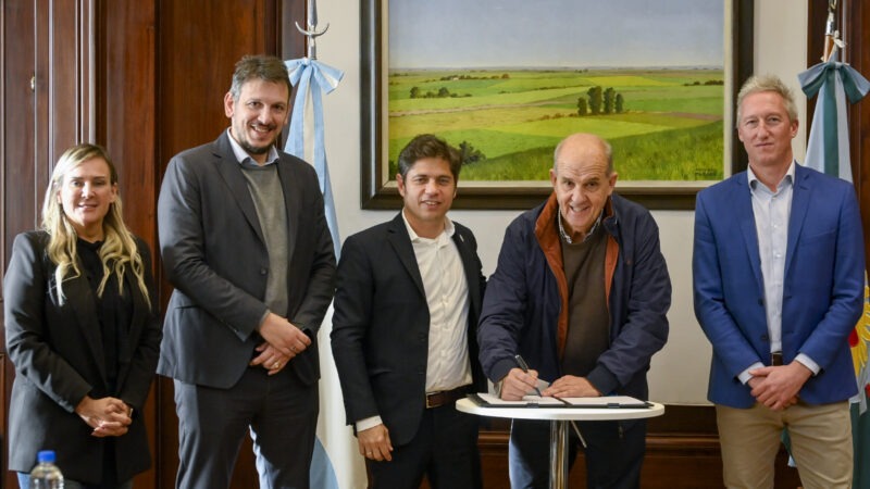 El gobierno bonaerense firmó convenios de leasing con municipios