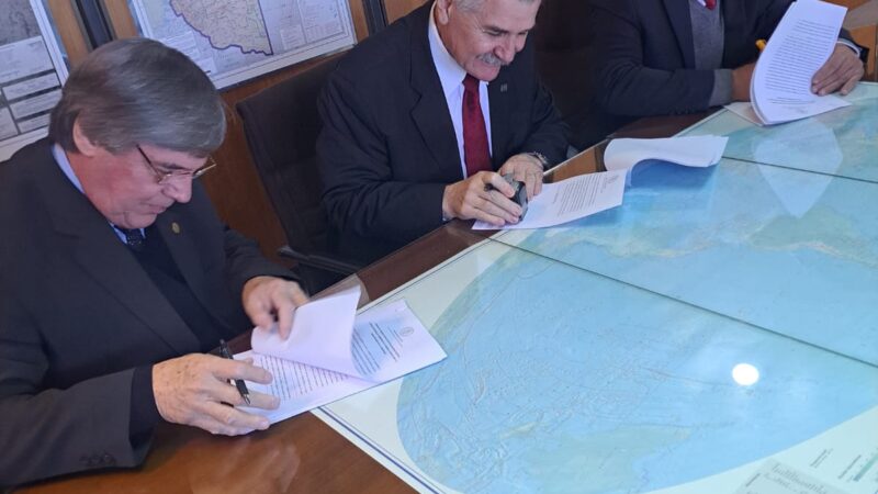 Firman convenio para fortalecer la georreferenciación y los servicios satelitales en todo el país