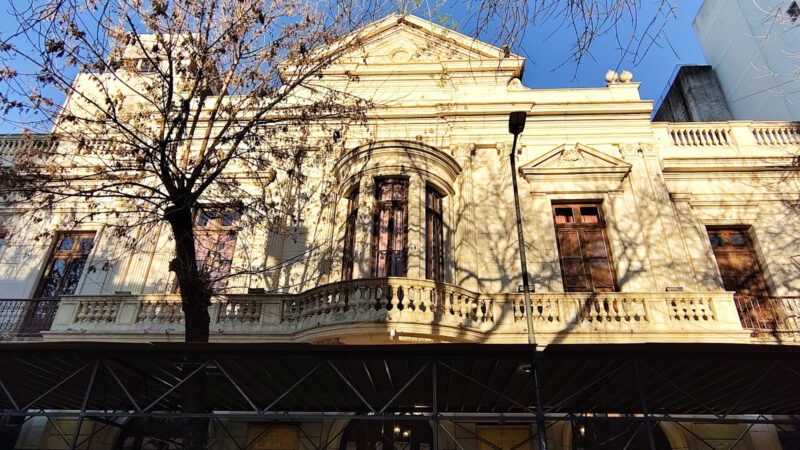 El intendente de La Plata, Julio Alak, anunció el inicio de las obras de puesta en valor del Teatro Municipal Coliseo Podestá