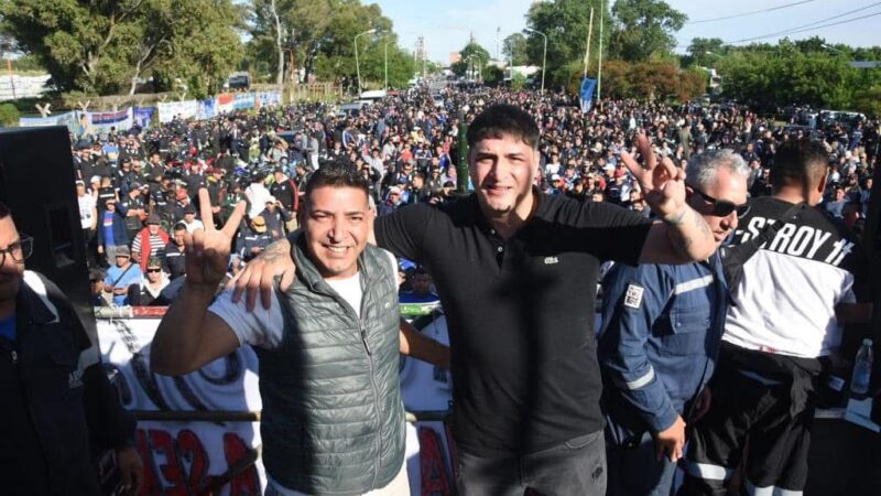 Realizan  una marcha de antorchas de la UOCRA La Plata en defensa del trabajo y la dignidad