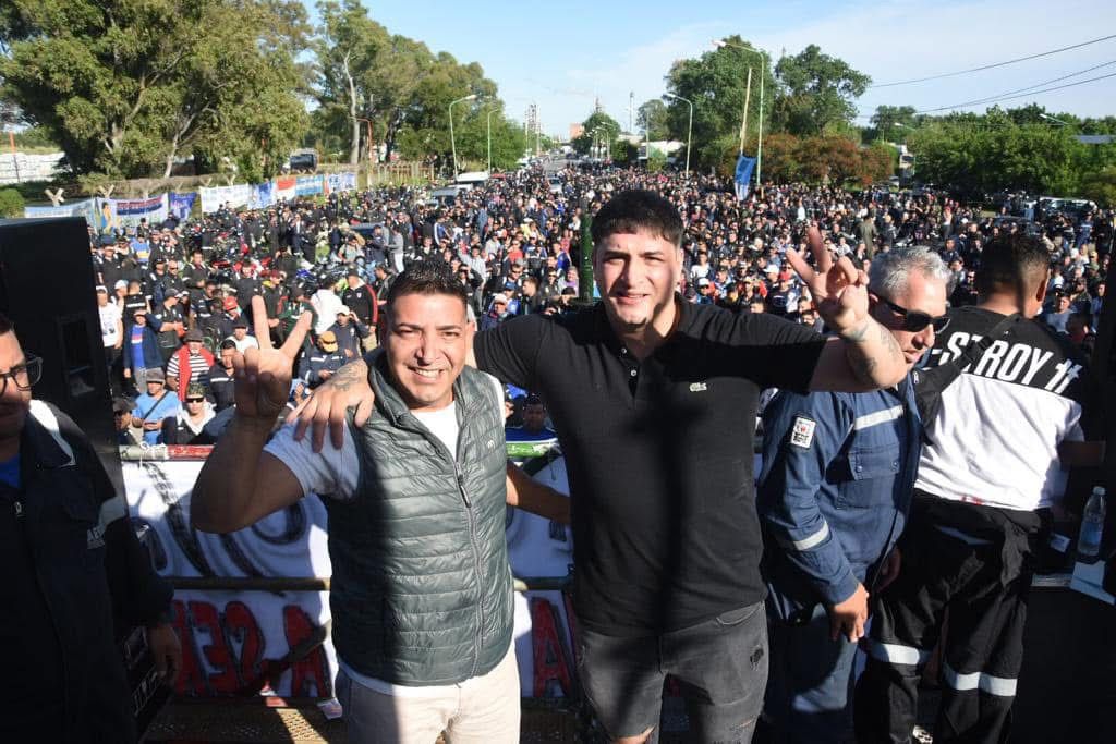 Realizan una marcha de antorchas de la UOCRA La Plata en defensa del trabajo y la dignidad