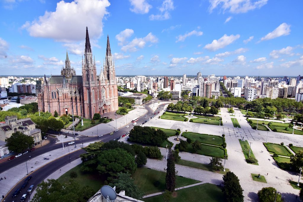 Una consultora internacional calificó a La Plata como el municipio más sólido de la Argentina