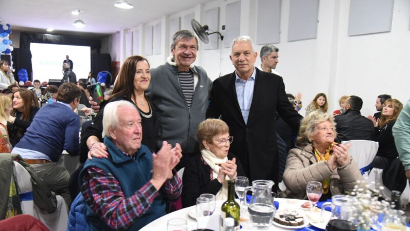 La Plata. Alak entregó asistencia económica al Centro de Fomento Los Hornos