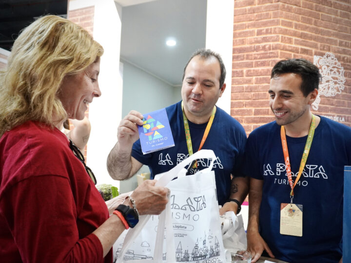 La Plata en la FIT 2025: presentó su campaña «Increíblemente cerca»