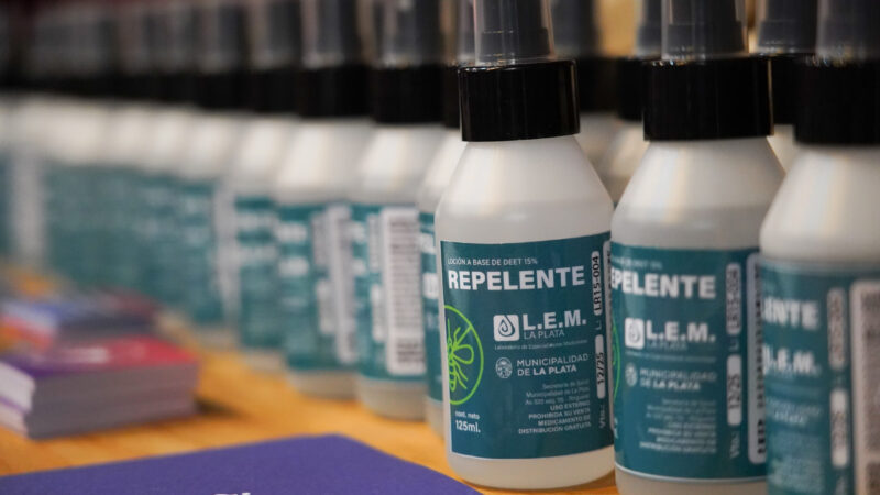 Campaña de Prevención del Dengue  en La Plata: la Municipalidad entrega repelentes