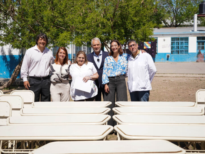 La Plata:  Alak inaugura obras y entrega mobiliario en la Escuela N°63 de Lisandro Olmos