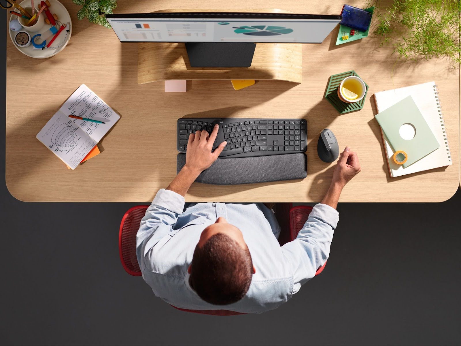 Logitech se une al mes de la Ergonomía para promover el bienestar digital y hábitos de trabajo saludables