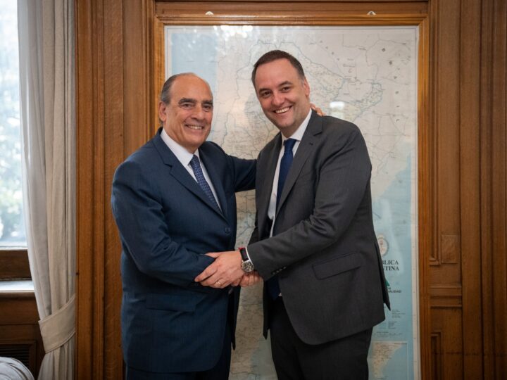 Adorni y Franco coordinaron detalles del traspaso de mando