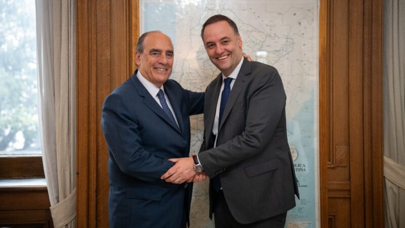 Adorni y Franco coordinaron detalles del traspaso de mando