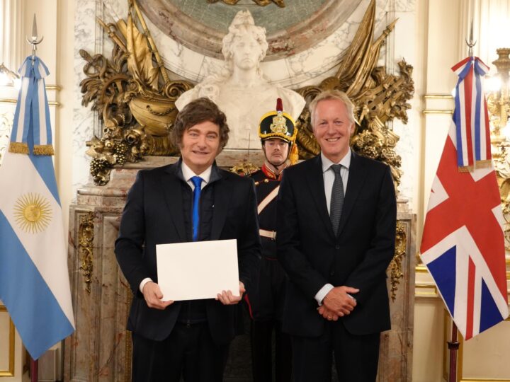 Presidente Milei recibe cartas credenciales del Embajador del Reino Unido