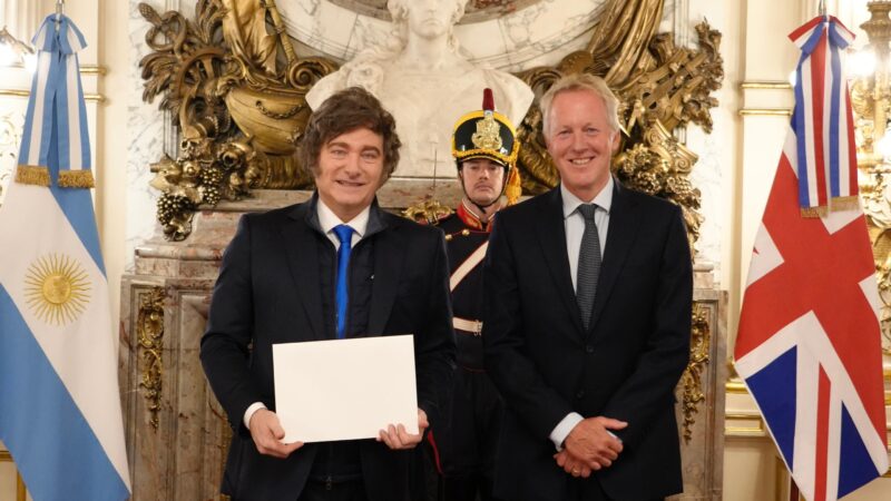 Presidente Milei recibe cartas credenciales del Embajador del Reino Unido