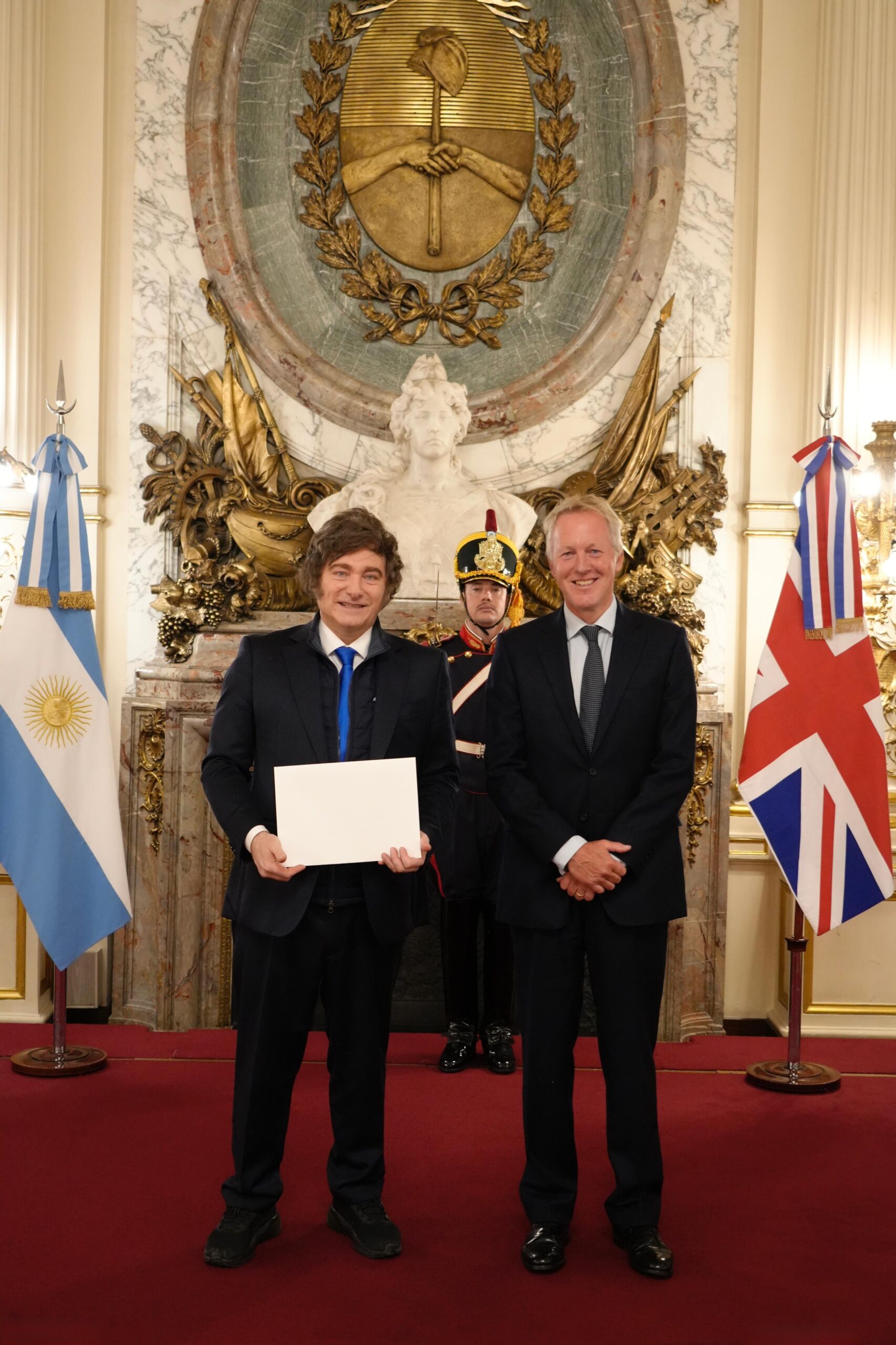 Presidente Milei recibe cartas credenciales del Embajador del Reino Unido