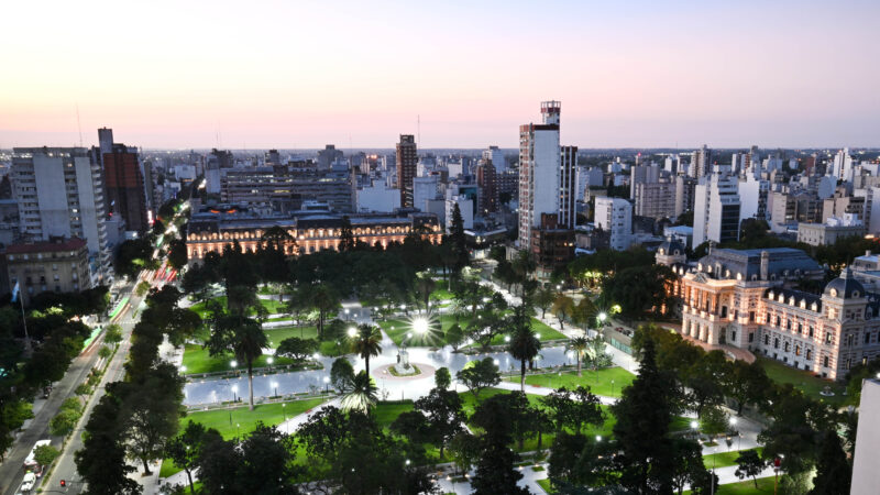 🌙 Walking Tour Nocturno en La Plata: noches teatralizadas