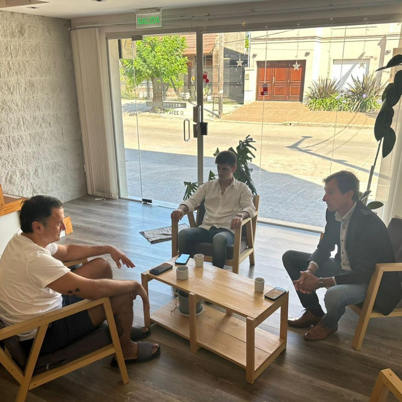 Bolívar internacional: el estratega Daniel Ivoskus se reunió con el concejal César Pacho