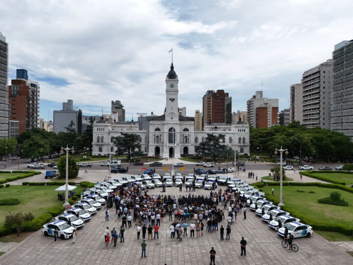 🚔 Alak y Kicillof refuerzan la seguridad en La Plata con 40 nuevos móviles policiales