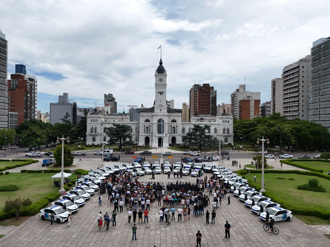 🚔 Alak y Kicillof refuerzan la seguridad en La Plata con 40 nuevos móviles policiales