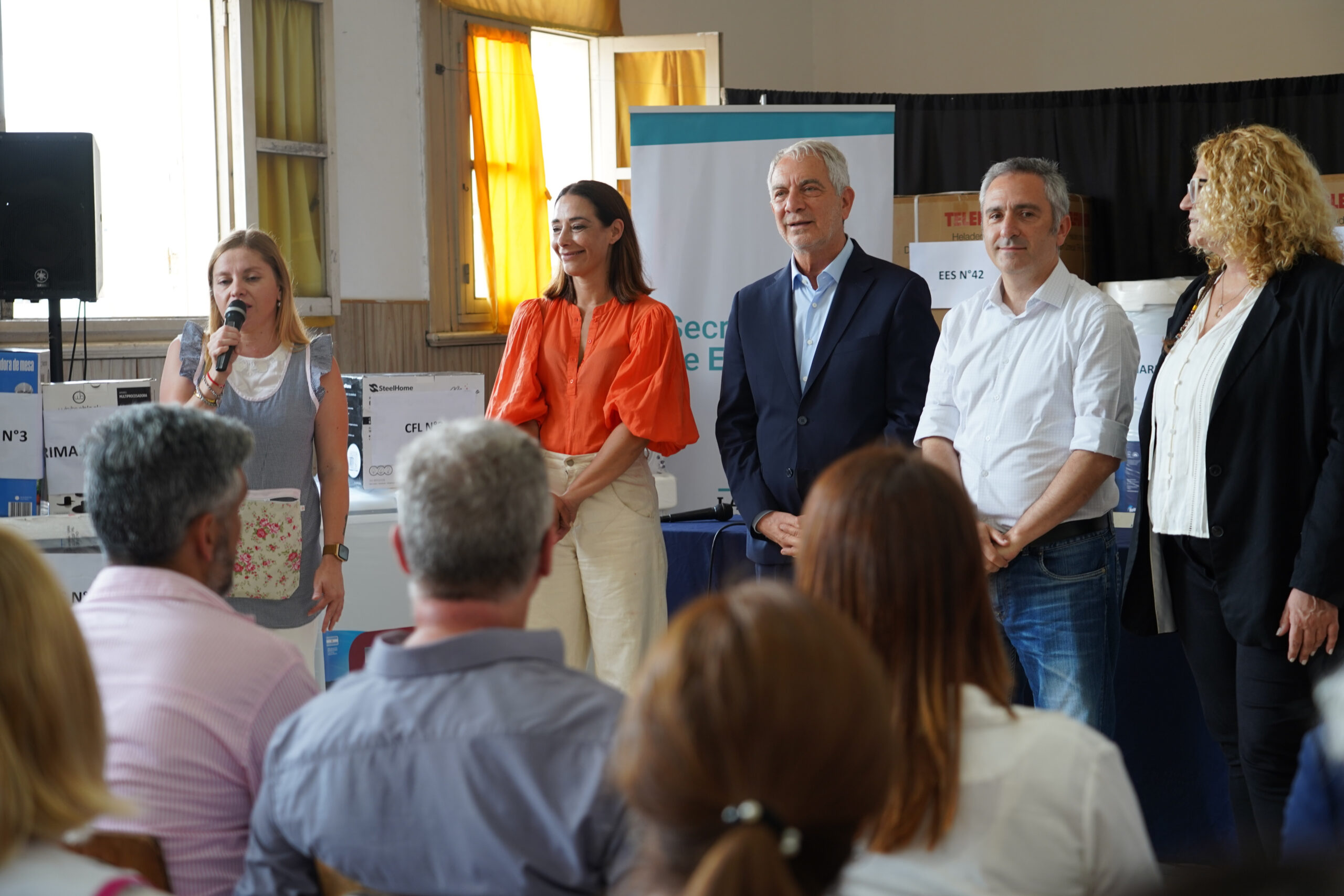Alak y Larroque entregaron equipamiento escolar en La Plata