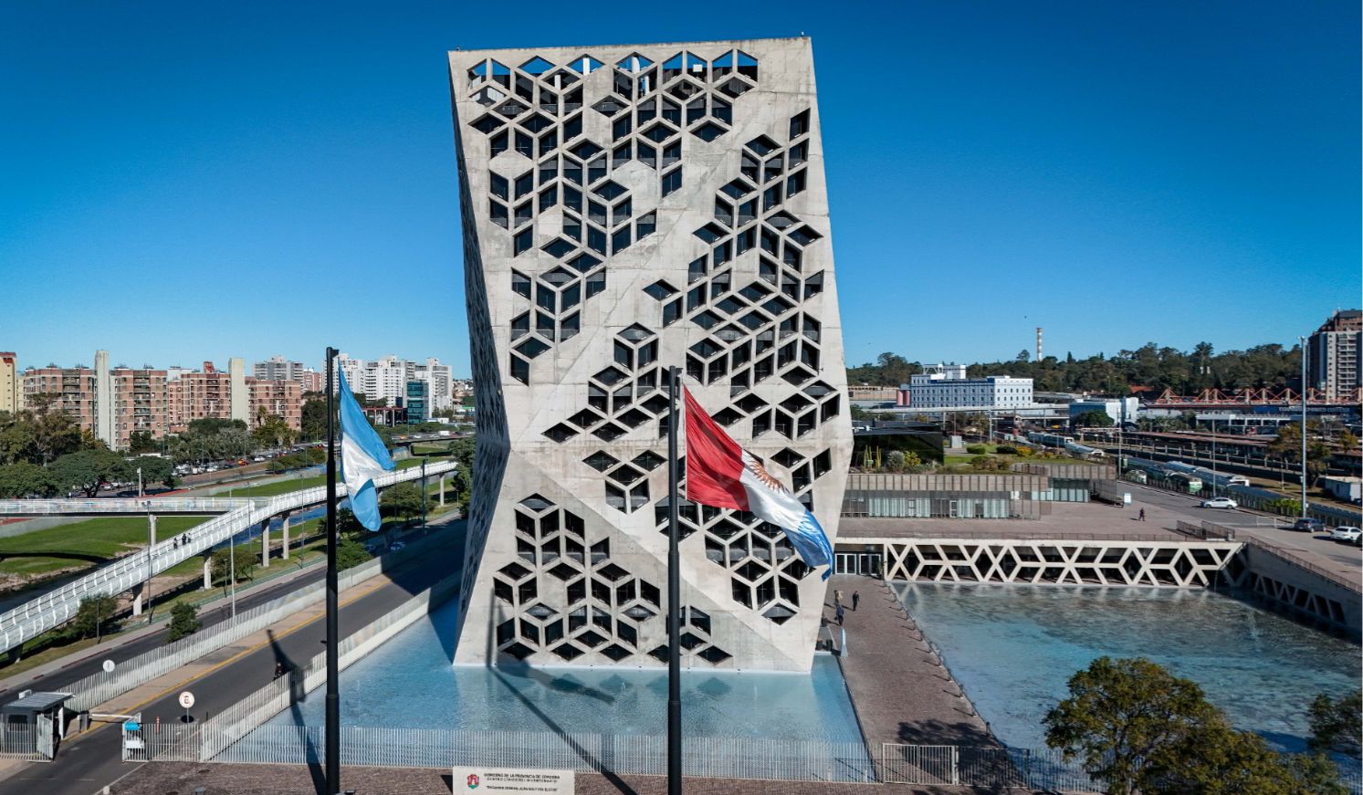 Córdoba se posiciona en el mundo: captó U$S 800 millones para impulsar su plan de infraestructura