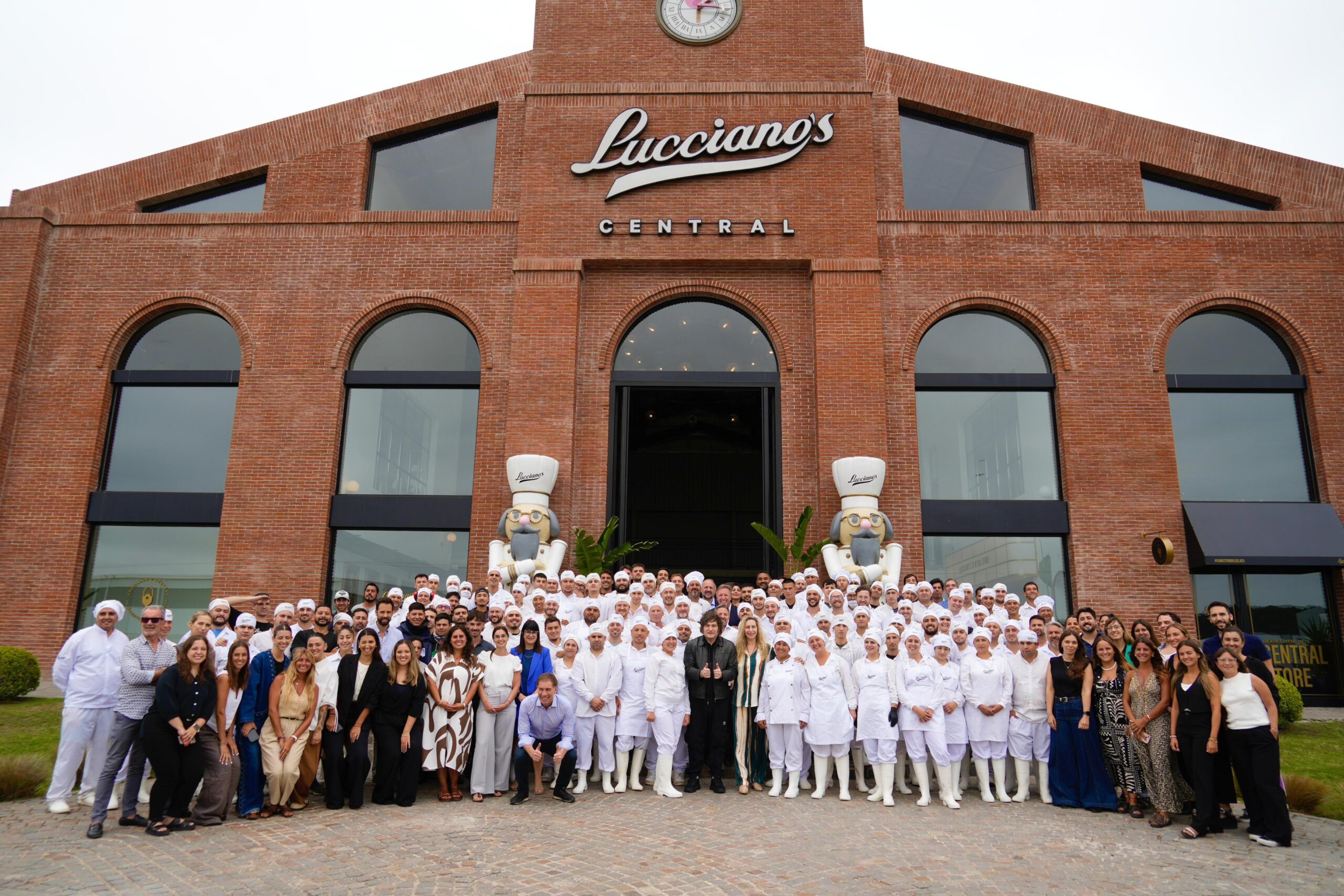 Milei visitó la planta modelo de Lucciano’s en el Parque Industrial de Mar del Plata