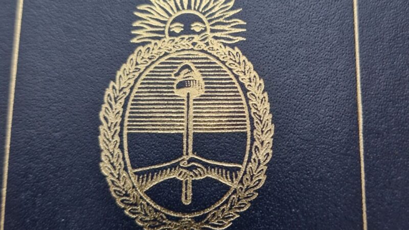 Argentina lanza un nuevo Pasaporte con tecnología de policarbonato y grabado láser