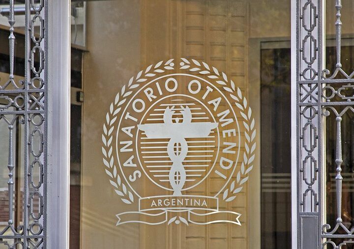 Cristina Kirchner sigue internada en el Otamendi y espera definiciones judiciales en la feria