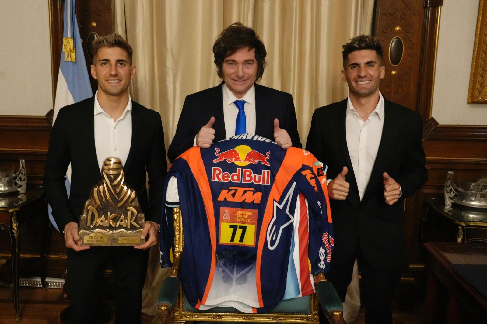 Orgullo nacional en Balcarce 50: Javier Milei recibió a Luciano Benavides, el nuevo rey del Dakar