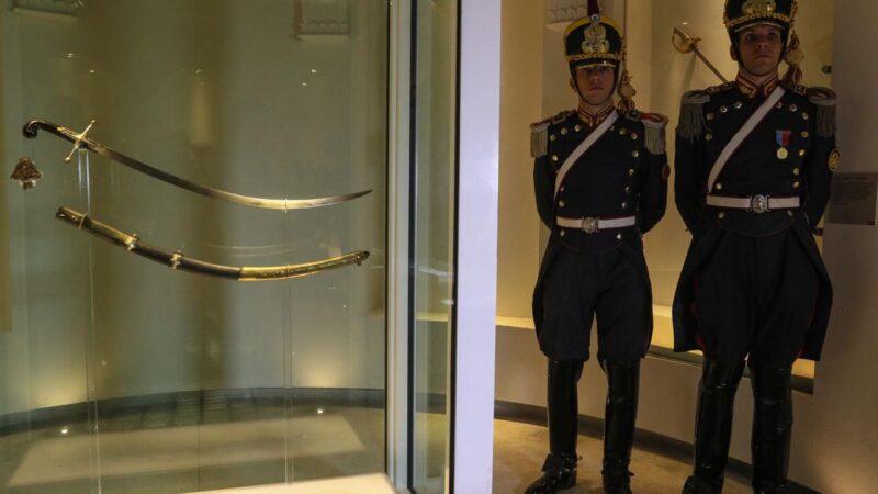 Milei en San Lorenzo: el Sable Corvo de San Martín volvió a la custodia de los Granaderos