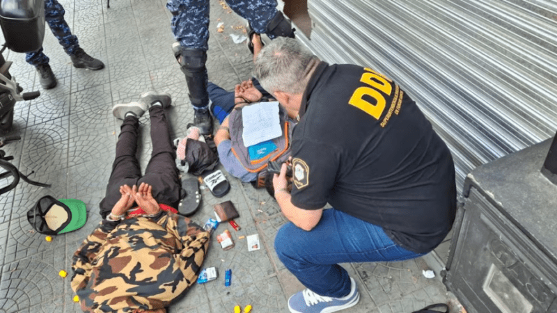 La Plata:  dos peligrosos delincuentes atrapados tras asaltar una hamburguesería