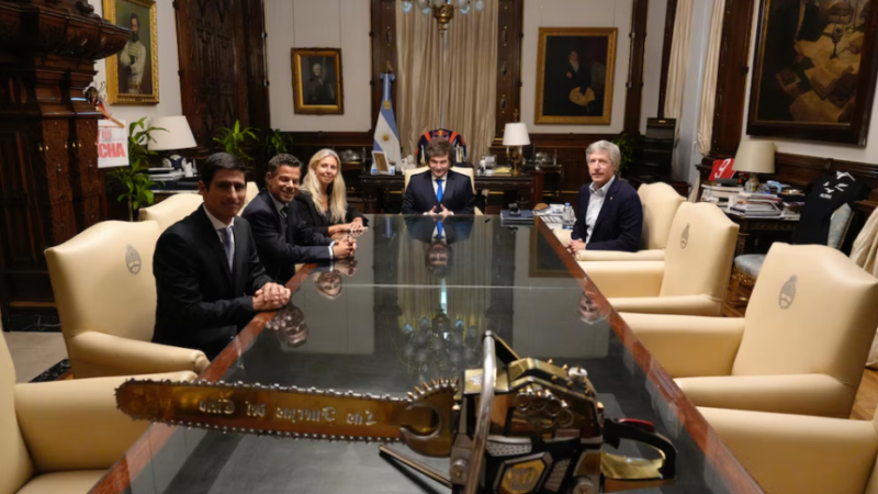 Milei recibe a la cúpula de Visa tras la histórica adquisición de Prisma y Newpay