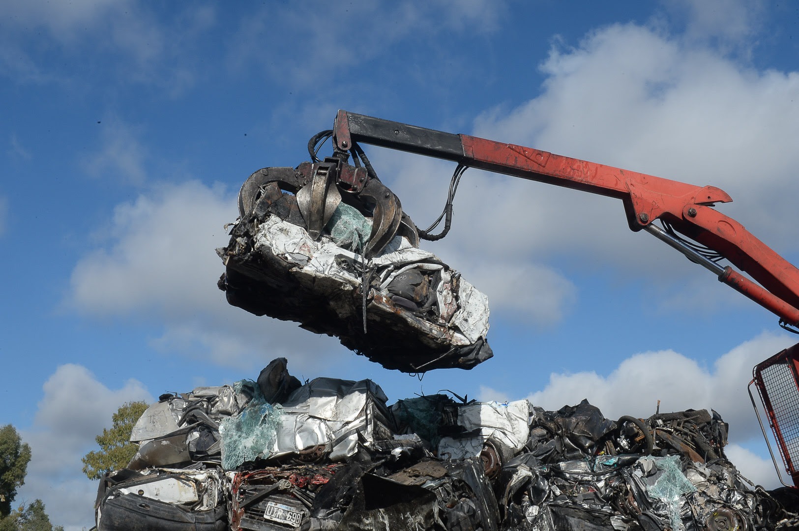 La Plata: el Municipio ya removió más de 100 vehículos abandonados en lo que va del año