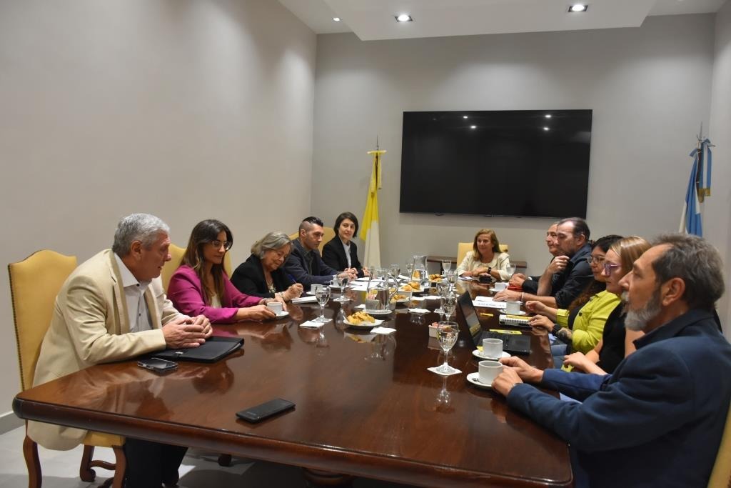 Solución al déficit habitacional: la UCALP impulsa la primera prueba piloto de viviendas intergeneracionales