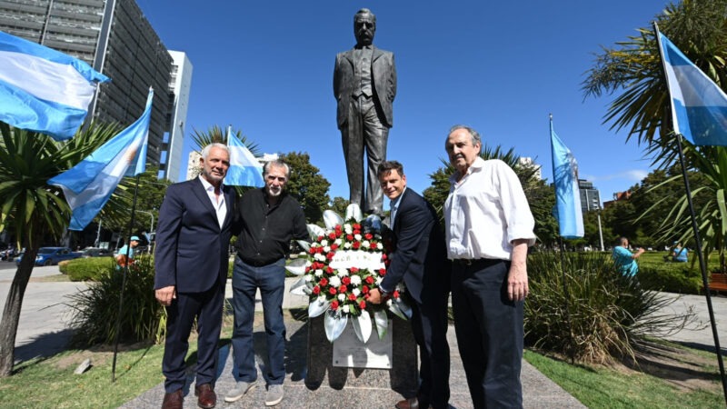 La Plata homenajeó a Raúl Alfonsín a 99 años de su nacimiento con un fuerte llamado a la unidad y la democracia