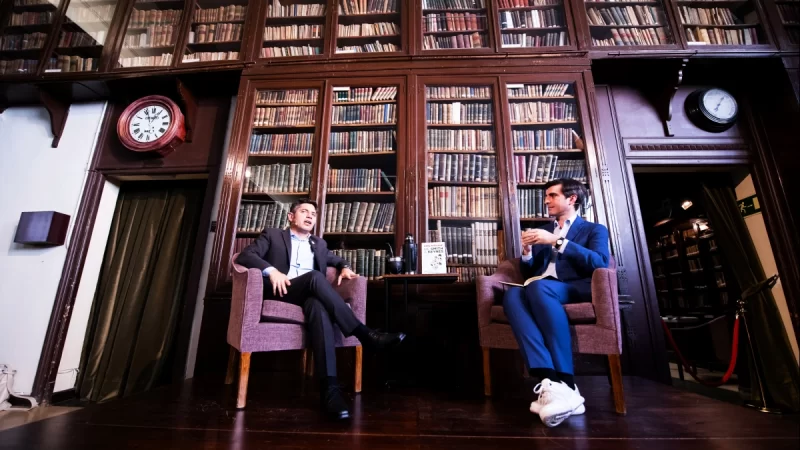 Kicillof en Madrid: «La idea de que el mercado funciona sin Estado es una enorme estafa»