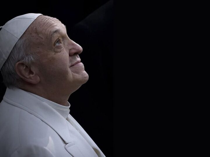 Legado de humildad: Jornada de reflexión y oración en la UCALP al cumplirse el primer aniversario de la muerte del Papa