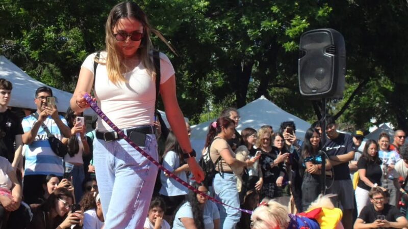 Domingo de mascotas en La Plata: vuelve el gran desfile solidario a Plaza Azcuénaga