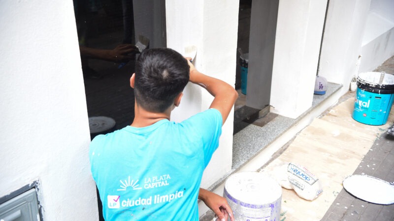 Plan «Ciudad Limpia»: La Plata intensifica los operativos de recuperación del espacio público en los barrios