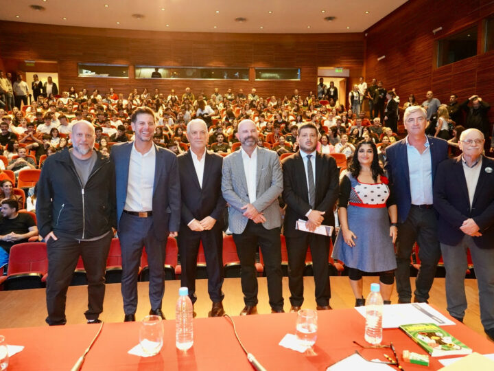 «Alak y Atanasof lanzaron en La Plata el ciclo ‘Activá las alertas’ para frenar las apuestas online en jóvenes»