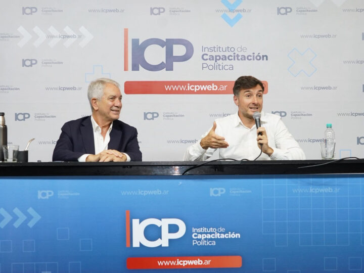 Con Alak y Ghi, comenzó en La Plata un ciclo de conferencias sobre gobiernos y territorios