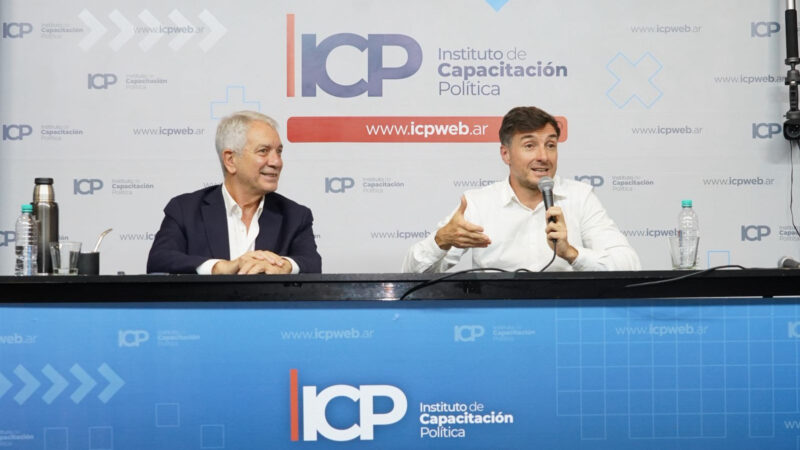 Con Alak y Ghi, comenzó en La Plata un ciclo de conferencias sobre gobiernos y territorios