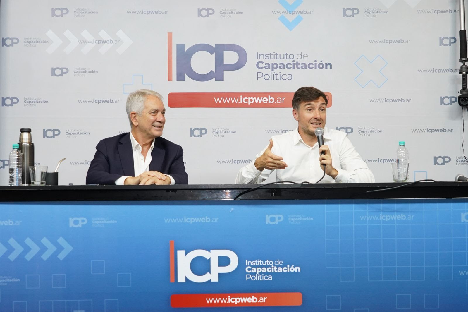 Con Alak y Ghi, comenzó en La Plata un ciclo de conferencias sobre gobiernos y territorios